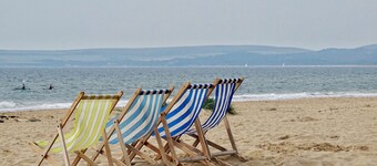 Sea Breeze Holiday Home on the Shore of Poole Harbour