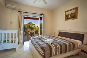 5 bedrooms, in-room safe, iron/ironing board, travel cot