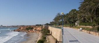 🌴Luxury 2 Bed Penthouse with Huge Sun Terrace, 3 Pools & Beach Access