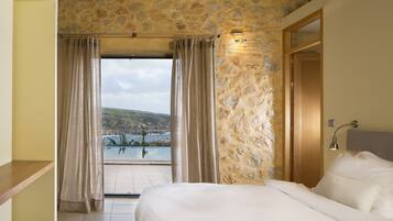 3 habitaciones, caja de seguridad en la habitación y escritorio