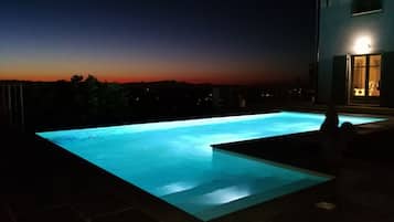 Infinity-Pool