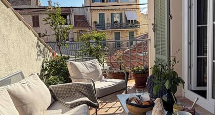 RENOVATED charming 2 Bed & 2 Bath Apt. in old Antibes with outdoor terrace