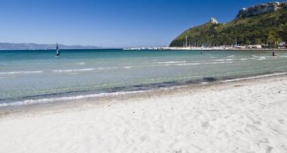 Cozy, bright, spacious apartment in the heart of Cagliari