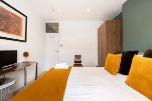 3 bedrooms, iron/ironing board, travel cot, WiFi