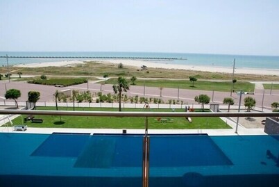 Frontline penthouse with pool & parking and incredible views on quiet beach