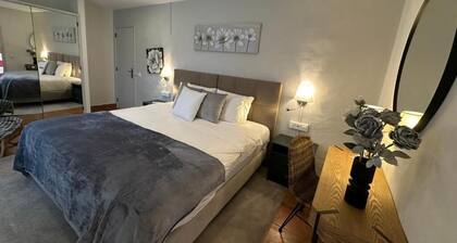 VILLA/ PRIVATE HEATED POOL; BBC; WI-FI; SAT:/CABLE TV; AirCon;GARDENS; PARKING.