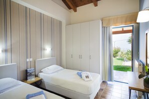 3 chambres, bureau, chambres insonorisées, fer et planche à repasser