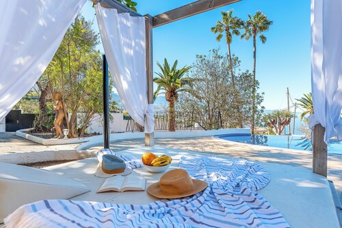 Privater Garten & Pool, Meerblick, nahe Restaurant, 5,5 km vom Strand entfernt