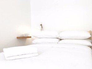 1 bedroom, iron/ironing board, WiFi, bed sheets - Thoughtful Central London Apartment (Covent Garden) - BEAUTIFUL (London)