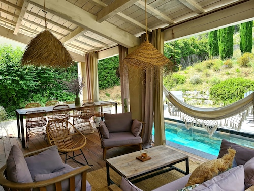 Provenzalische Hütte, am Land, aus Stein und mit Pool