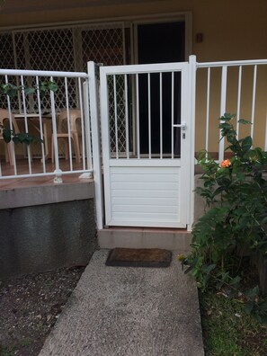 Exterior detail - Charming T2 50 m from the beach and 2 minutes from the speedboat to the capital (Les Trois-Îlets)