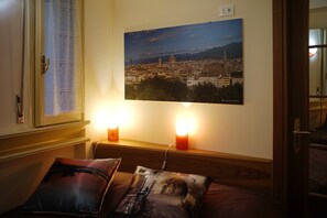 2 habitaciones, escritorio, tabla de planchar con plancha y wifi gratis 