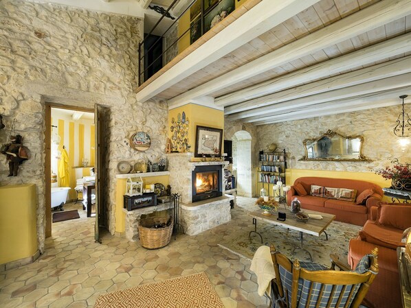 Fireplace, DVD player, books, stereo