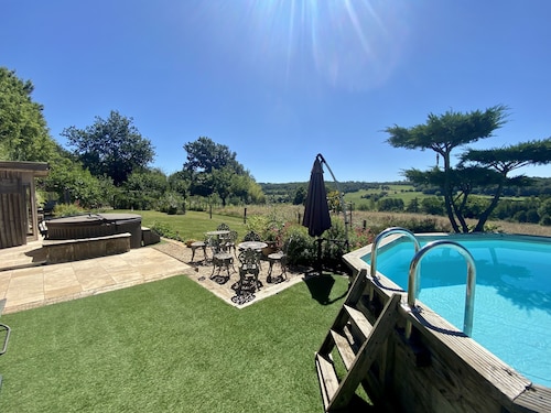 Property in Périgord Agenais, breathtaking view, swimming pool, SPA, Sauna.