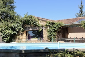 Piscina all'aperto, una piscina riscaldata
