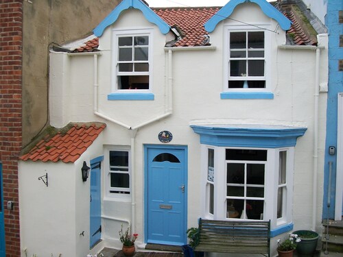 Cosy Cottage in Staithes. North Yorkshire Moors Coast. Weekend Breaks Available 