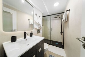 Bathroom - Best in Alfama - Free pick up (Lisboa - Alfama)