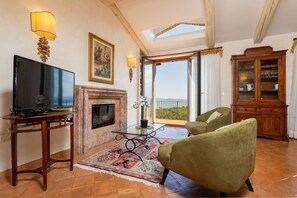 Cheminée, chaîne hi-fi