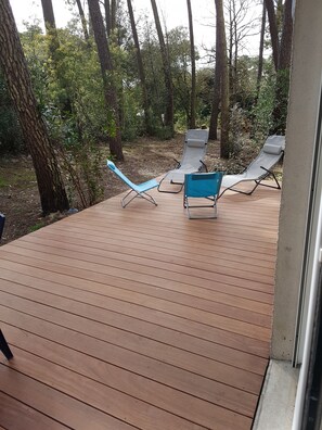 Terrace/patio - for a quiet and relaxing holiday (Jard-Sur-Mer)