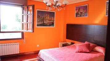 4 bedrooms, desk, iron/ironing board, travel cot