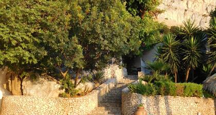 Villa between sea and mountain with private pool and sea view with private pool