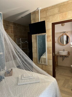 Habitación doble exclusiva | Wifi gratis y ropa de cama 