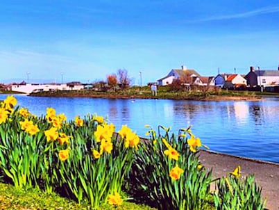 Romantic Lakeside Cottage ❤️ Log Burner ★ The Perfect Winter Get away