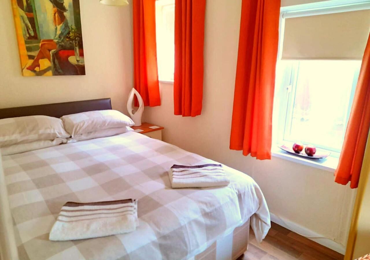 2 bedrooms, iron/ironing board, travel crib, free WiFi