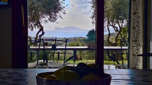 Outdoor dining - Villa Tramonto with sea view veranda surrounded by greenery with A/C and wifi (Alghero)