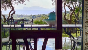 Outdoor dining - Villa Tramonto with sea view veranda surrounded by greenery with A/C and wifi (Alghero)