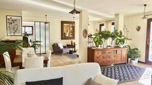 Interior - Villa Tramonto with sea view veranda surrounded by greenery with A/C and wifi (Alghero)