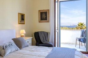 4 slaapkamers, een strijkplank/strijkijzer, wifi, beddengoed