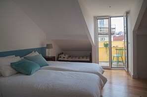 2 habitaciones, tabla de planchar con plancha y cuna de viaje 