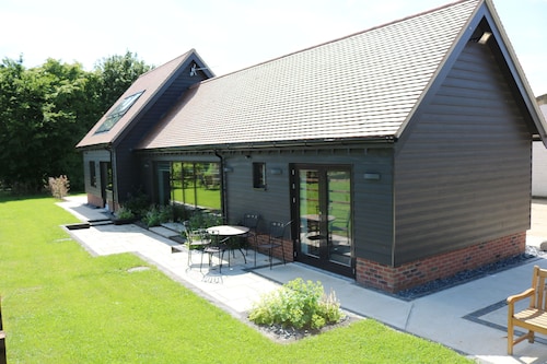 High quality barn conversion near Cambridge to enjoy countryside & city