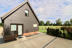 Exterior - High quality barn conversion near Cambridge to enjoy countryside & city (Cambridge)