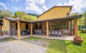 Exterior - Large villa with private pool – ideal for families and groups (10 guests) (San Martino in Freddana)