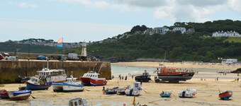 Beautifully Presented, Luxury Ground Floor Apartment With Sea Views and parking