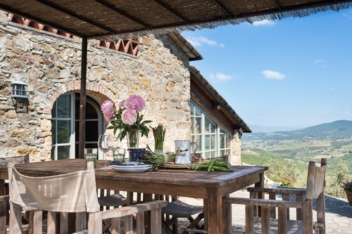 Poikkeuksellisen kaunis mökki uima-altaalla, näkymät, kävelymatkan päässä Panzanosta