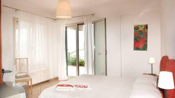 5 habitaciones, tabla de planchar con plancha, cuna de viaje y wifi