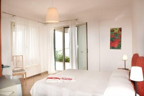 5 bedrooms, iron/ironing board, travel crib, WiFi