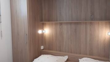 1 bedroom, iron/ironing board, free WiFi