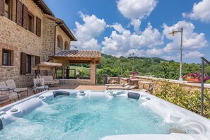 Outdoor spa tub - Le Terre Di Nunzio 12, Emma Villas (Montepulciano)