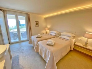 2 bedrooms, desk, iron/ironing board, WiFi