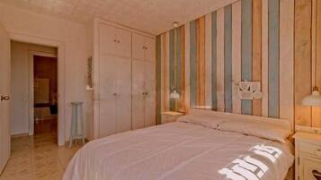 5 chambres, chambres insonorisées, fer et planche à repasser