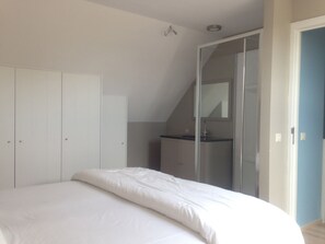 4 quartos, ferros/tábuas de passar roupa, Wi-Fi de cortesia