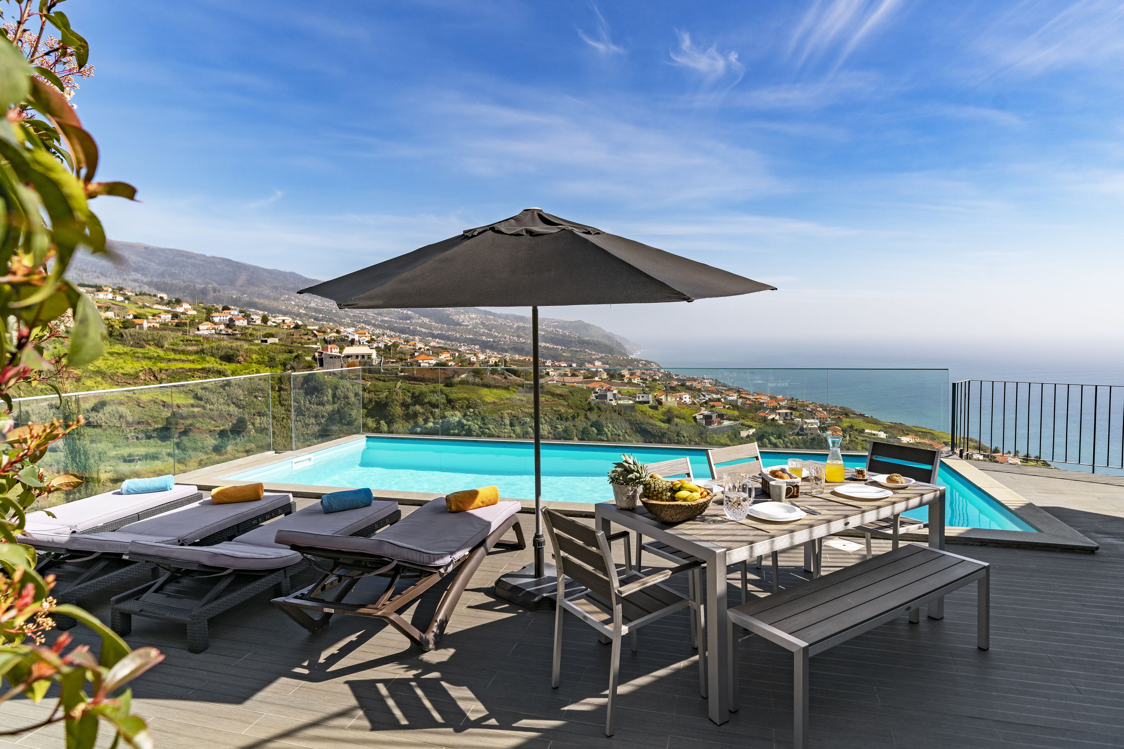 Een infinity pool, een verwarmd zwembad