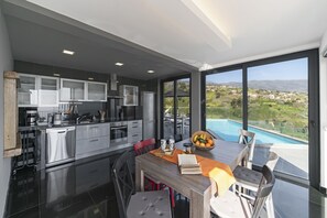 Dining - Villa Clementina | Cliffs & Ocean | Heated Pool 26ºC (Prazeres)