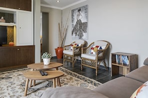 TV - Villa Clementina | Cliffs & Ocean | Heated Pool 26ºC (Prazeres)