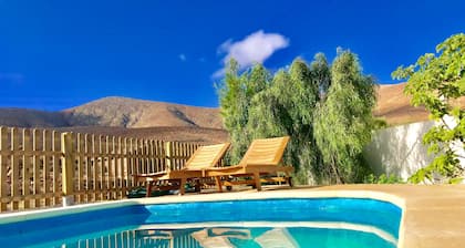 Magnifica villa con piscina privata nella quiete del parco naturale 