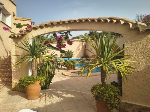 CASITA LEON - peaceful villa retreat with private pool and panoramic views.